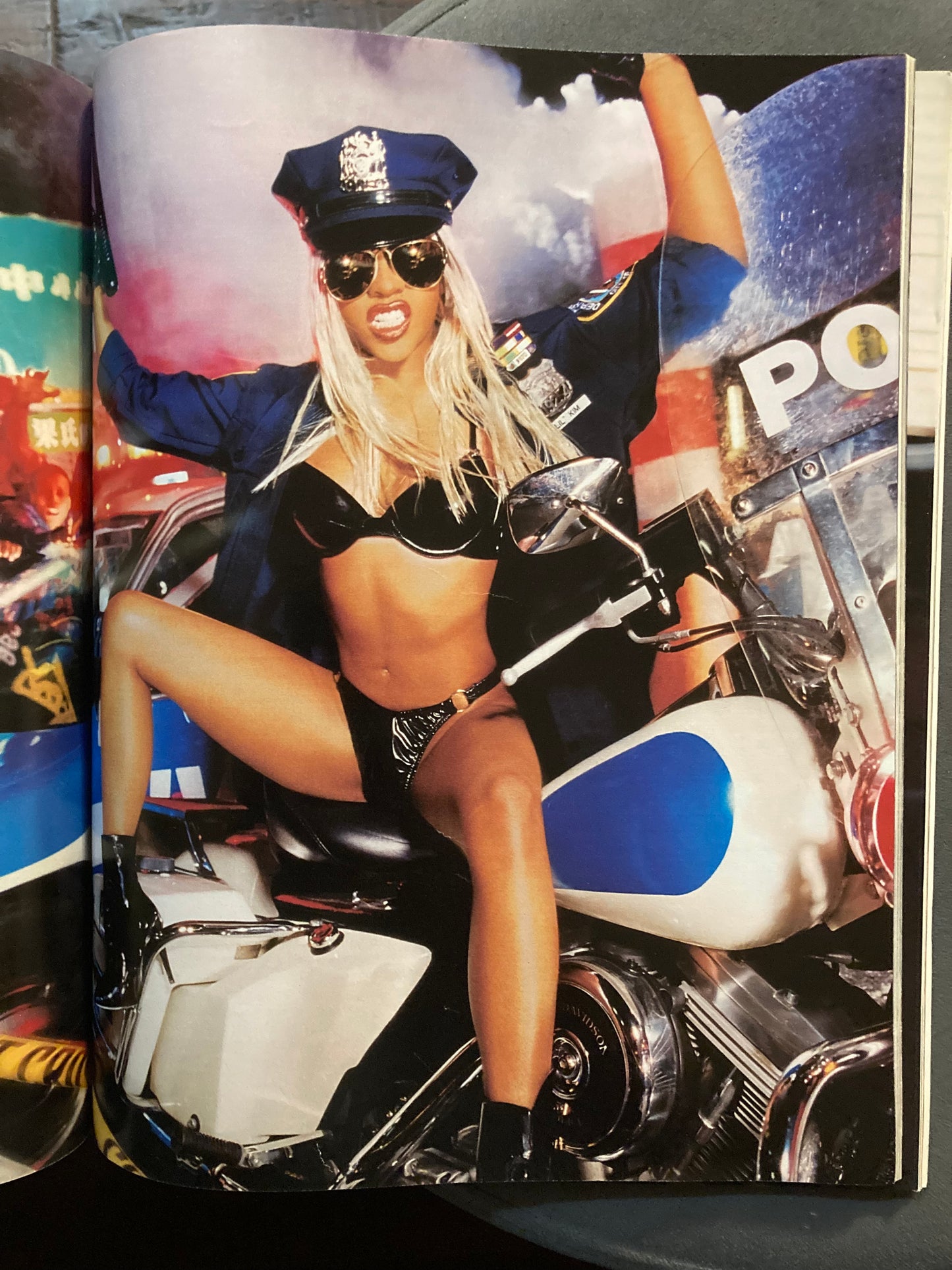 Vibe Magazine June/July 2000 Lil' Kim - MoSneaks Shop Online